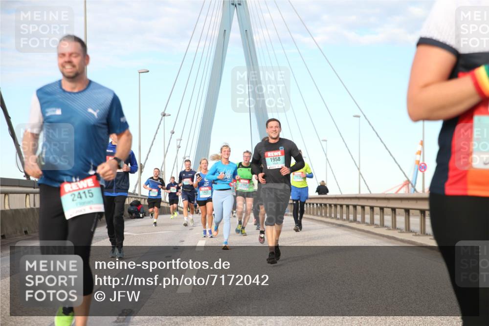 03.10.2024 - Köhlbrandbrückenlauf Jannik Wohlers http://msf.ph/oto/7172042 03.10.2024 09:42:32 Position 2 2415, 1427, 2902, 1958, 187 meine-sportfotos.de
