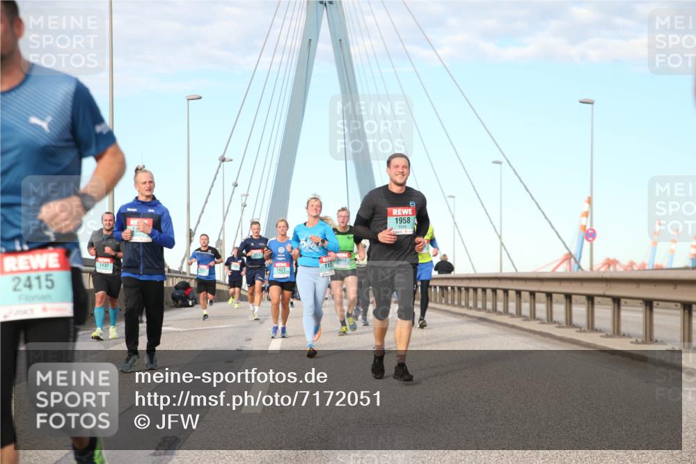 03.10.2024 - Köhlbrandbrückenlauf Jannik Wohlers http://msf.ph/oto/7172051 03.10.2024 09:42:33 Position 2 2415, 1432, 2902, 112, 1427, 1958 meine-sportfotos.de