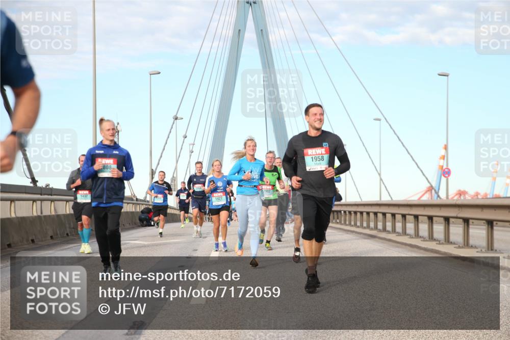 03.10.2024 - Köhlbrandbrückenlauf Jannik Wohlers http://msf.ph/oto/7172059 03.10.2024 09:42:33 Position 2 1432, 808, 2902, 1427, 1958 meine-sportfotos.de
