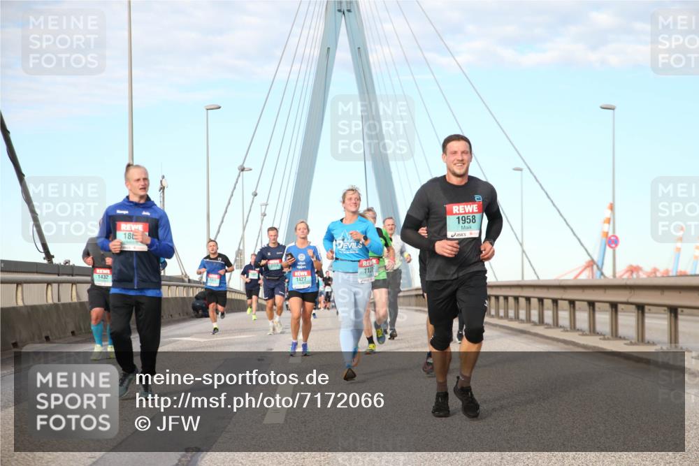 03.10.2024 - Köhlbrandbrückenlauf Jannik Wohlers http://msf.ph/oto/7172066 03.10.2024 09:42:33 Position 2 1432, 18, 112, 1303, 1427, 1958 meine-sportfotos.de