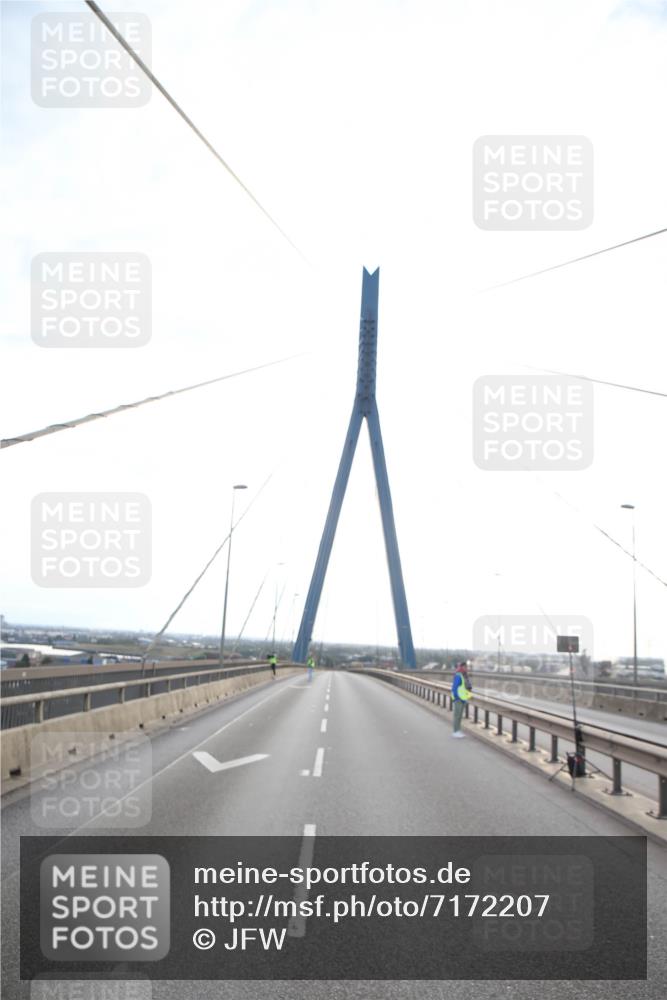 03.10.2024 - Köhlbrandbrückenlauf Jannik Wohlers http://msf.ph/oto/7172207 03.10.2024 09:07:16 Position 1  meine-sportfotos.de