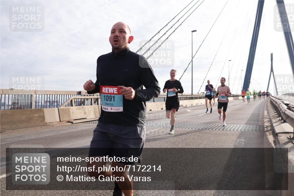03.10.2024 - Köhlbrandbrückenlauf Matties Gatica Varas http://msf.ph/oto/7172214 03.10.2024 09:21:48 Position 2 1091, 1172, 1098 meine-sportfotos.de