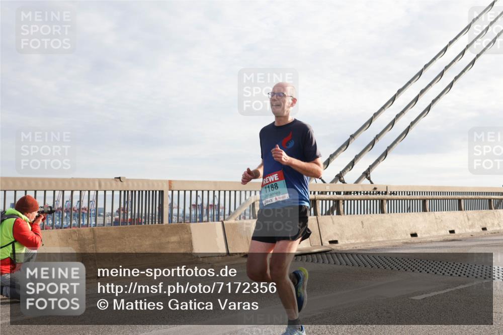 03.10.2024 - Köhlbrandbrückenlauf Matties Gatica Varas http://msf.ph/oto/7172356 03.10.2024 09:21:51 Position 2 1188 meine-sportfotos.de