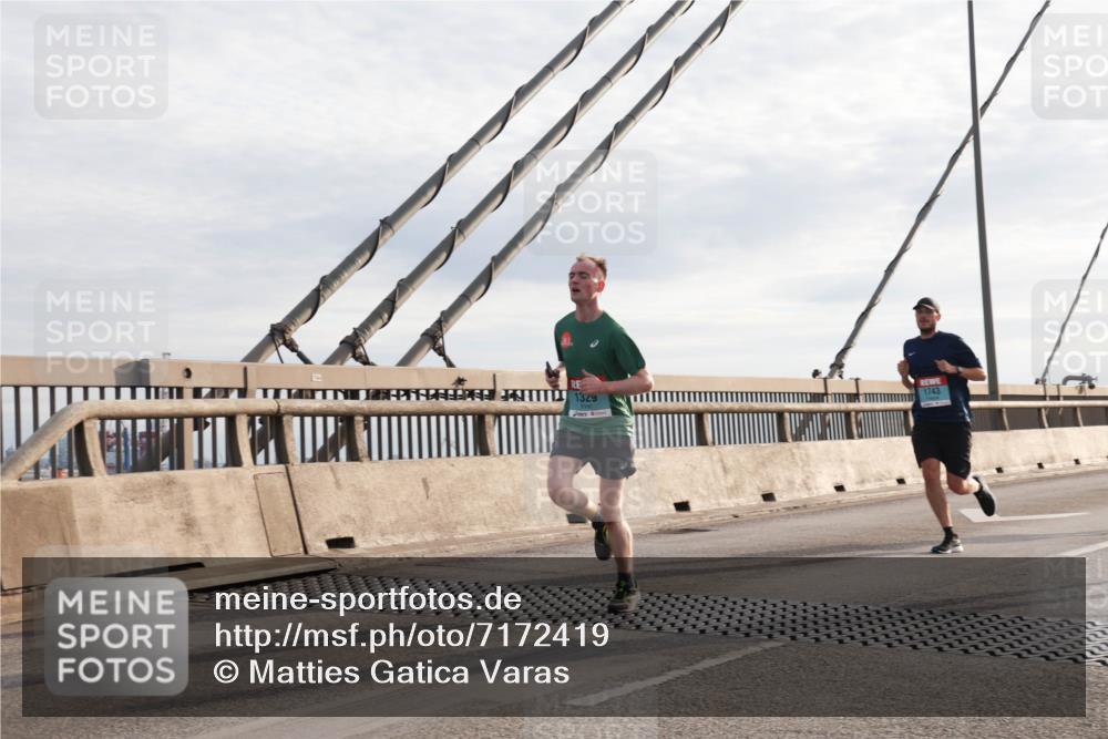 03.10.2024 - Köhlbrandbrückenlauf Matties Gatica Varas http://msf.ph/oto/7172419 03.10.2024 09:21:53 Position 2 67, 1743 meine-sportfotos.de