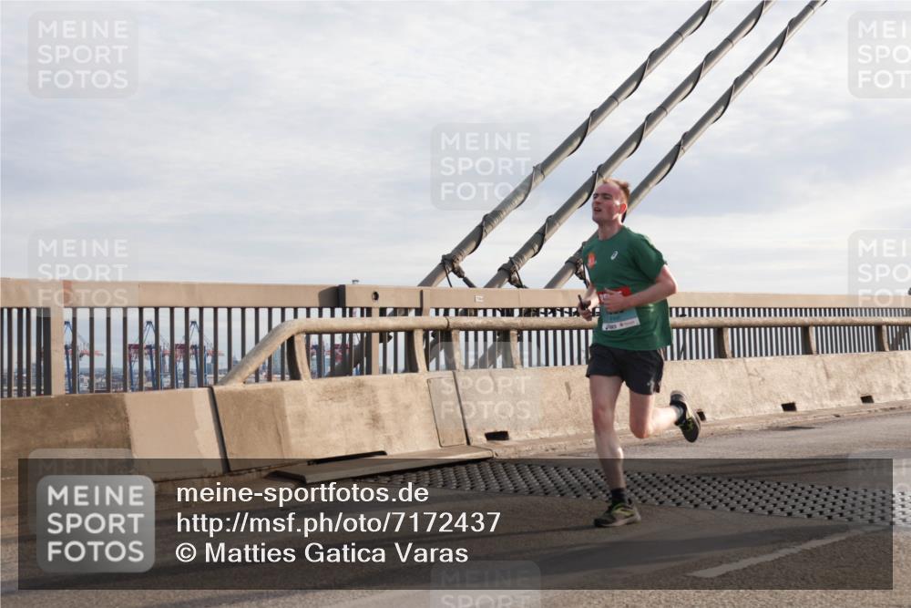 03.10.2024 - Köhlbrandbrückenlauf Matties Gatica Varas http://msf.ph/oto/7172437 03.10.2024 09:21:53 Position 2  meine-sportfotos.de