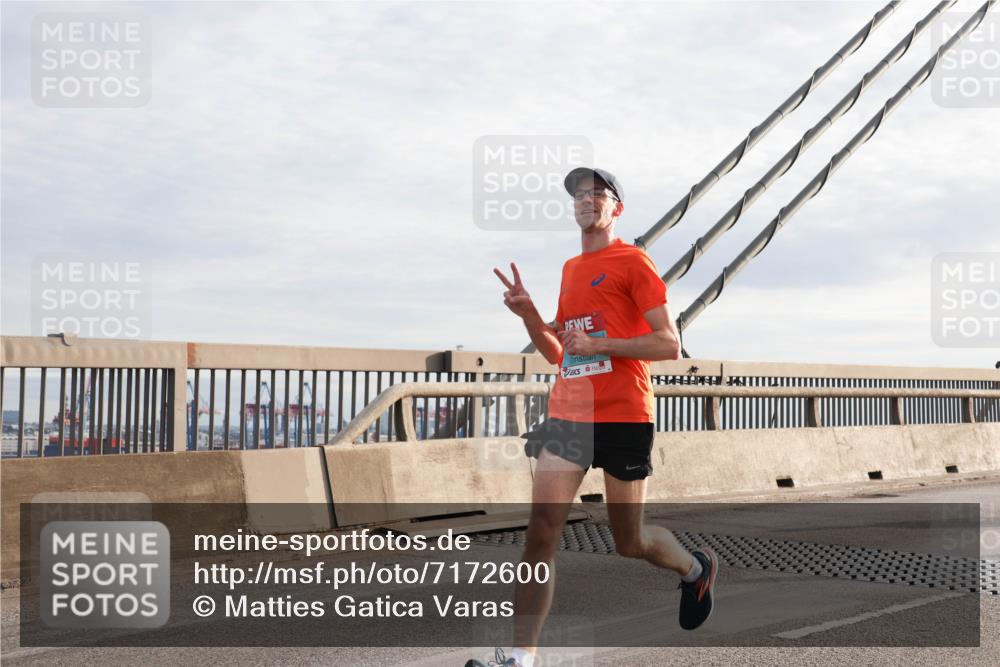 03.10.2024 - Köhlbrandbrückenlauf Matties Gatica Varas http://msf.ph/oto/7172600 03.10.2024 09:21:56 Position 2  meine-sportfotos.de