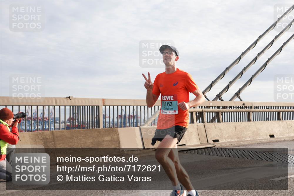 03.10.2024 - Köhlbrandbrückenlauf Matties Gatica Varas http://msf.ph/oto/7172621 03.10.2024 09:21:56 Position 2 1163 meine-sportfotos.de