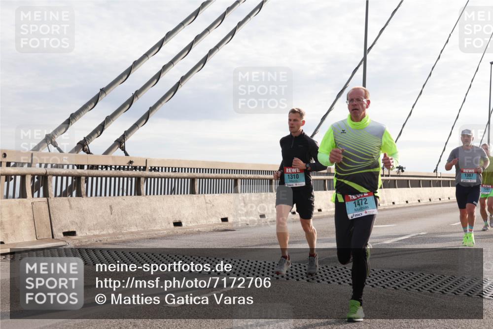 03.10.2024 - Köhlbrandbrückenlauf Matties Gatica Varas http://msf.ph/oto/7172706 03.10.2024 09:21:58 Position 2 1310, 1472, 1307, 1391 meine-sportfotos.de