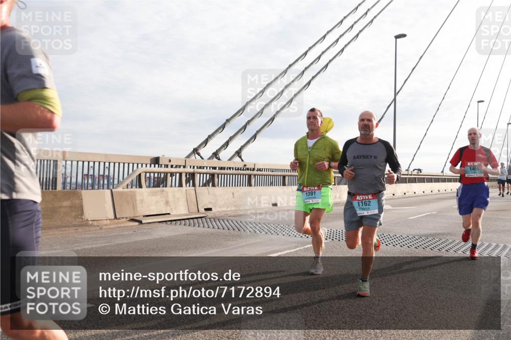 03.10.2024 - Köhlbrandbrückenlauf Matties Gatica Varas http://msf.ph/oto/7172894 03.10.2024 09:22:01 Position 2 1391, 1162, 1469 meine-sportfotos.de