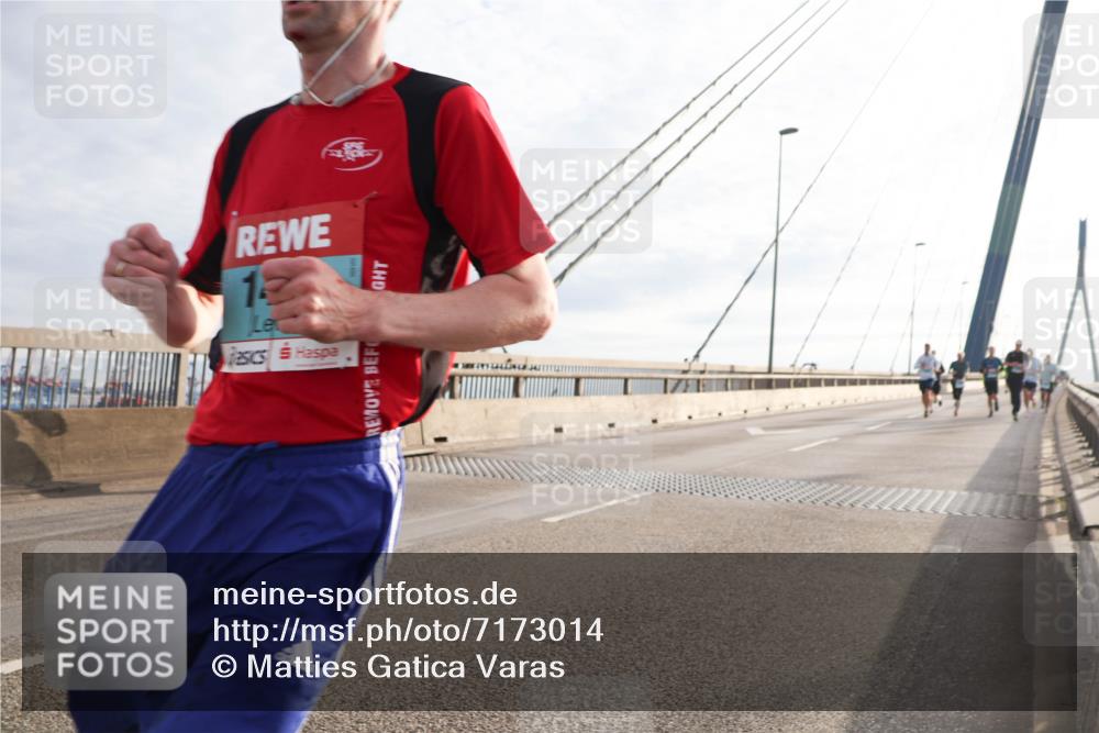 03.10.2024 - Köhlbrandbrückenlauf Matties Gatica Varas http://msf.ph/oto/7173014 03.10.2024 09:22:02 Position 2  meine-sportfotos.de