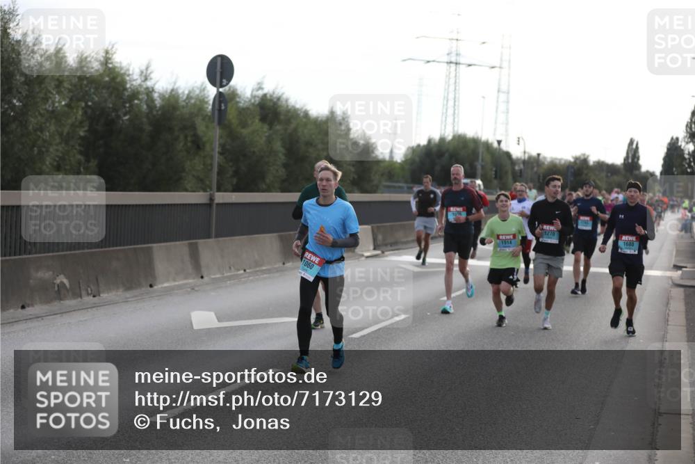 03.10.2024 - Köhlbrandbrückenlauf Fuchs,  Jonas http://msf.ph/oto/7173129 03.10.2024 09:12:46 Position 3 1060, 1096, 1745, 1270, 1914, 1680 meine-sportfotos.de