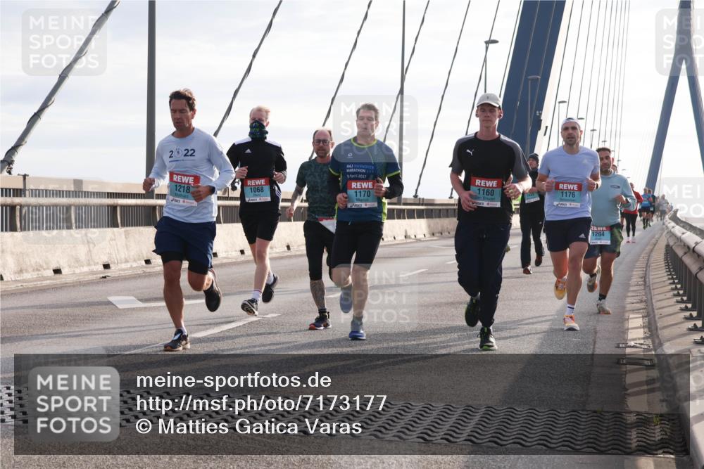 03.10.2024 - Köhlbrandbrückenlauf Matties Gatica Varas http://msf.ph/oto/7173177 03.10.2024 09:22:06 Position 2 2022, 1218, 1068, 2017, 1170, 1160, 1435, 1176, 1204 meine-sportfotos.de