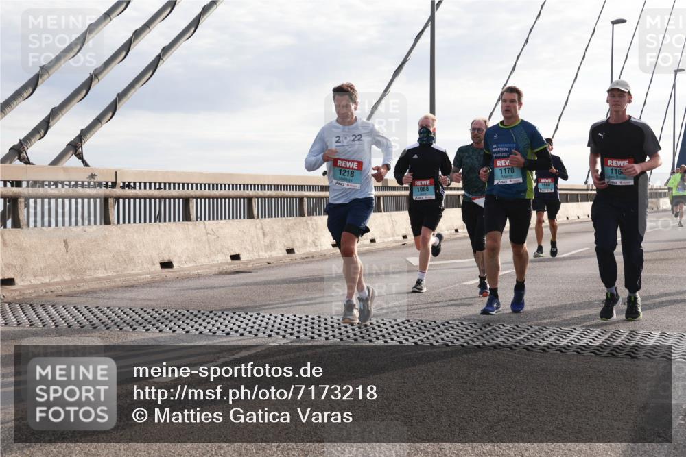 03.10.2024 - Köhlbrandbrückenlauf Matties Gatica Varas http://msf.ph/oto/7173218 03.10.2024 09:22:06 Position 2 2022, 1218, 2017, 1170, 1068, 1680, 116 meine-sportfotos.de