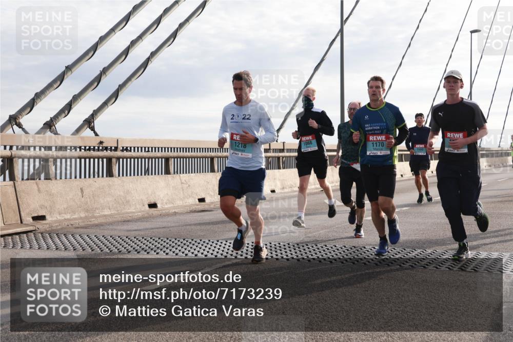 03.10.2024 - Köhlbrandbrückenlauf Matties Gatica Varas http://msf.ph/oto/7173239 03.10.2024 09:22:07 Position 2 2022, 1218, 1068, 2017, 1170, 1680 meine-sportfotos.de