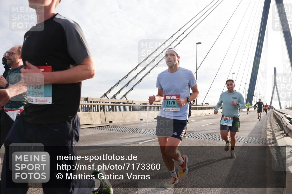 03.10.2024 - Köhlbrandbrückenlauf Matties Gatica Varas http://msf.ph/oto/7173360 03.10.2024 09:22:09 Position 2 1176, 1204 meine-sportfotos.de
