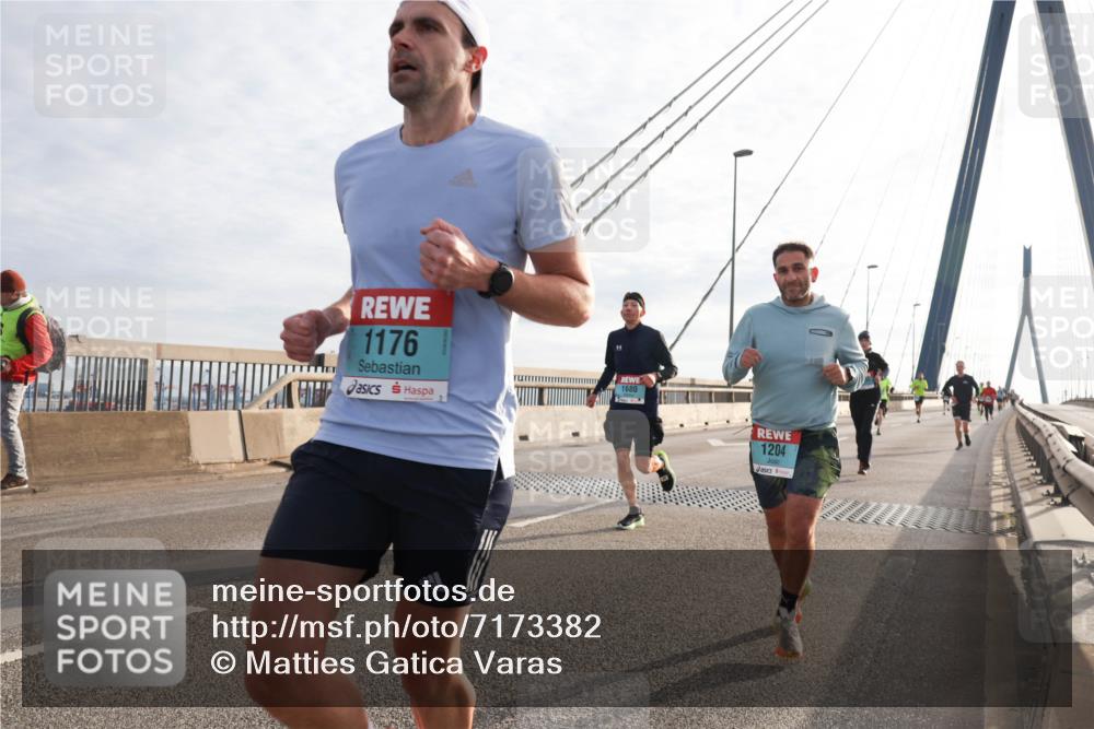 03.10.2024 - Köhlbrandbrückenlauf Matties Gatica Varas http://msf.ph/oto/7173382 03.10.2024 09:22:09 Position 2 1176, 1680, 1204 meine-sportfotos.de