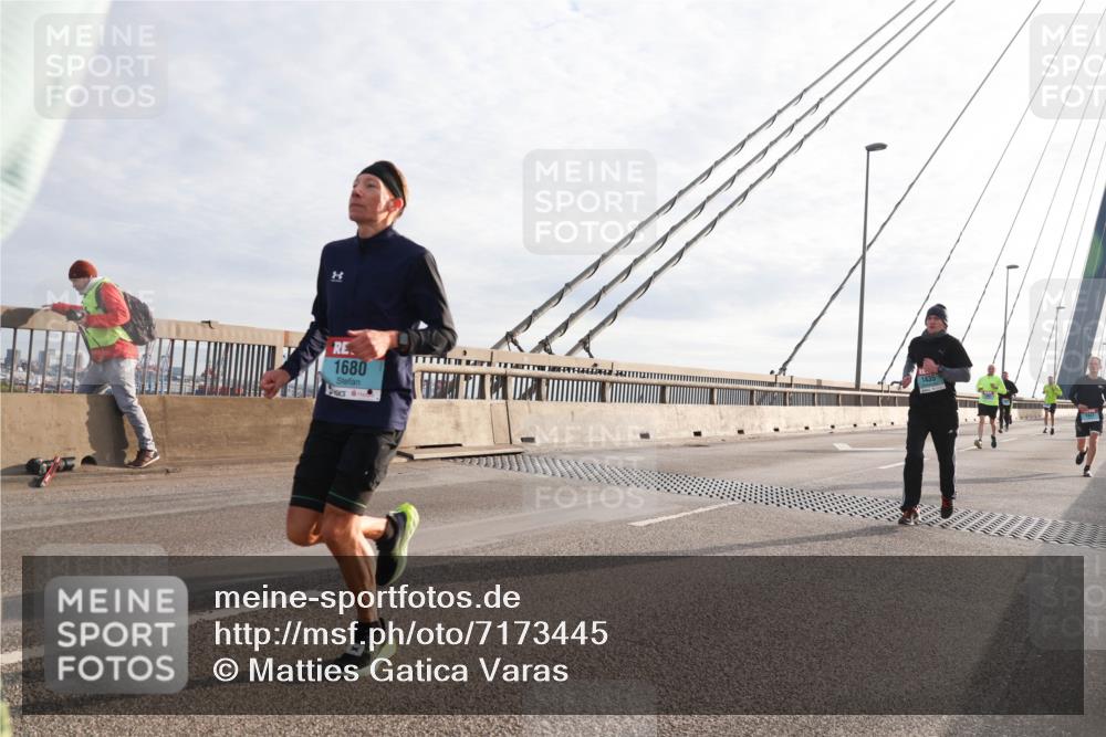 03.10.2024 - Köhlbrandbrückenlauf Matties Gatica Varas http://msf.ph/oto/7173445 03.10.2024 09:22:10 Position 2 1680, 1435 meine-sportfotos.de