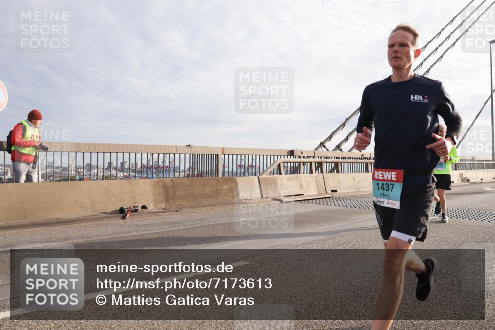 03.10.2024 - Köhlbrandbrückenlauf Matties Gatica Varas http://msf.ph/oto/7173613 03.10.2024 09:22:14 Position 2 1437 meine-sportfotos.de