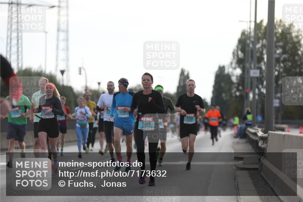 03.10.2024 - Köhlbrandbrückenlauf Fuchs,  Jonas http://msf.ph/oto/7173632 03.10.2024 09:12:58 Position 3 1214, 124, 1229, 1159 meine-sportfotos.de