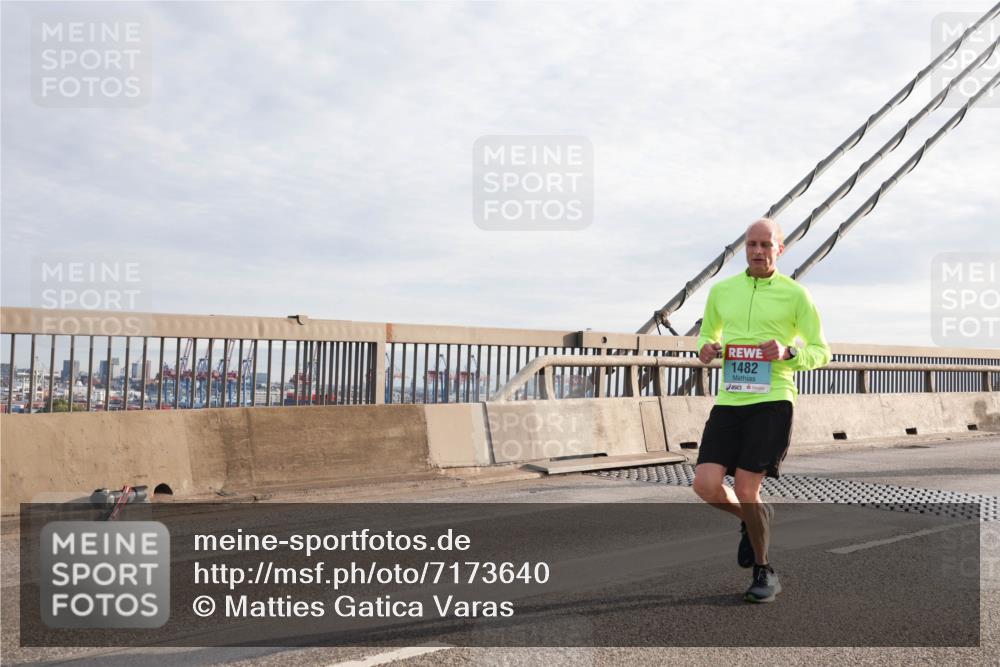 03.10.2024 - Köhlbrandbrückenlauf Matties Gatica Varas http://msf.ph/oto/7173640 03.10.2024 09:22:14 Position 2 1482 meine-sportfotos.de