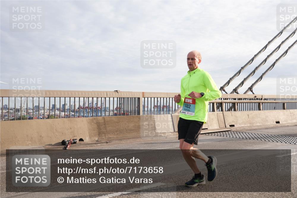 03.10.2024 - Köhlbrandbrückenlauf Matties Gatica Varas http://msf.ph/oto/7173658 03.10.2024 09:22:15 Position 2 1482 meine-sportfotos.de