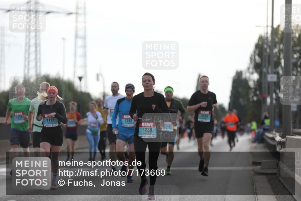 03.10.2024 - Köhlbrandbrückenlauf Fuchs,  Jonas http://msf.ph/oto/7173669 03.10.2024 09:12:59 Position 3 1214, 1112, 1243, 1229, 1159 meine-sportfotos.de
