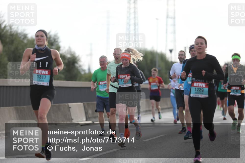 03.10.2024 - Köhlbrandbrückenlauf Fuchs,  Jonas http://msf.ph/oto/7173714 03.10.2024 09:12:59 Position 3 1317, 1214, 117, 12, 1229, 1340 meine-sportfotos.de