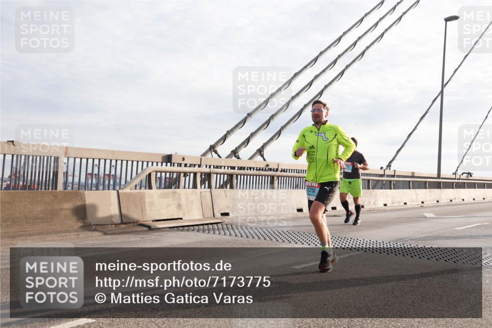 03.10.2024 - Köhlbrandbrückenlauf Matties Gatica Varas http://msf.ph/oto/7173775 03.10.2024 09:22:17 Position 2 1250 meine-sportfotos.de