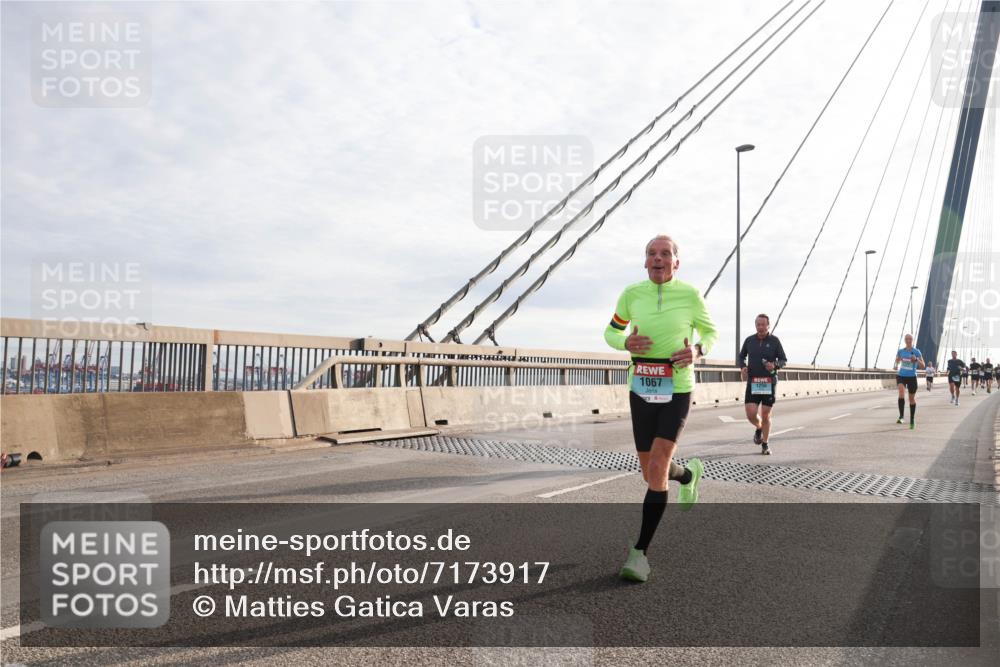 03.10.2024 - Köhlbrandbrückenlauf Matties Gatica Varas http://msf.ph/oto/7173917 03.10.2024 09:22:20 Position 2 1067, 1255 meine-sportfotos.de