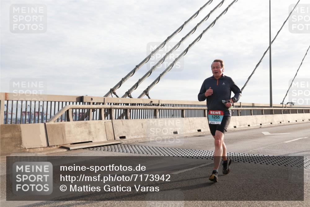 03.10.2024 - Köhlbrandbrückenlauf Matties Gatica Varas http://msf.ph/oto/7173942 03.10.2024 09:22:21 Position 2 1255 meine-sportfotos.de
