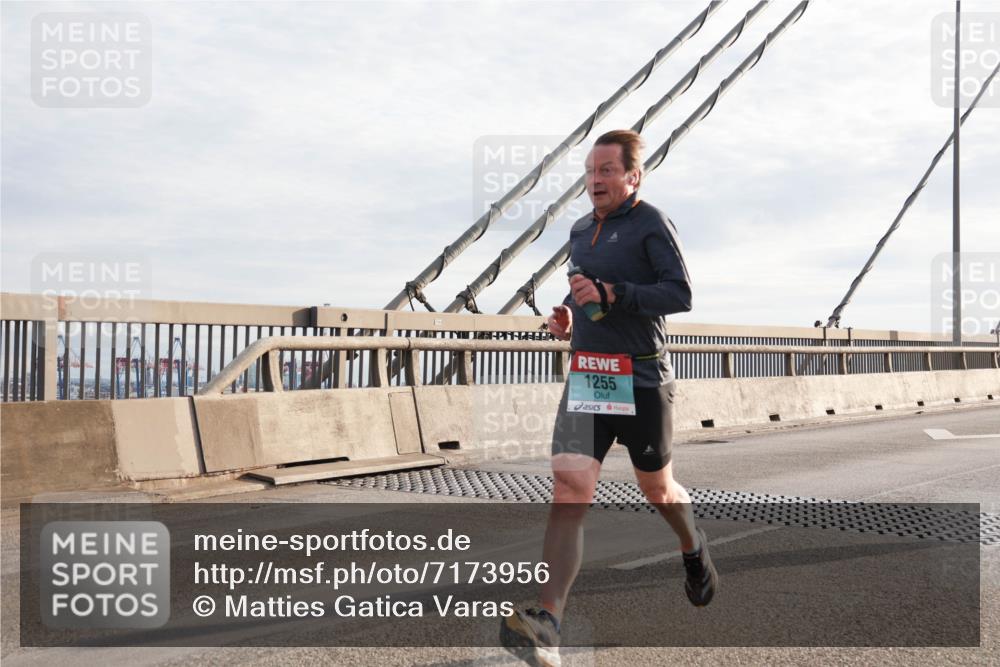 03.10.2024 - Köhlbrandbrückenlauf Matties Gatica Varas http://msf.ph/oto/7173956 03.10.2024 09:22:22 Position 2 1255 meine-sportfotos.de