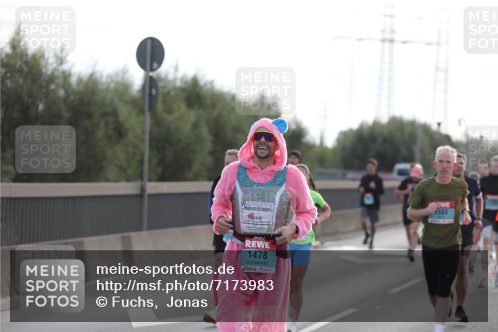 03.10.2024 - Köhlbrandbrückenlauf Fuchs,  Jonas http://msf.ph/oto/7173983 03.10.2024 09:13:11 Position 3 1503, 1478 meine-sportfotos.de