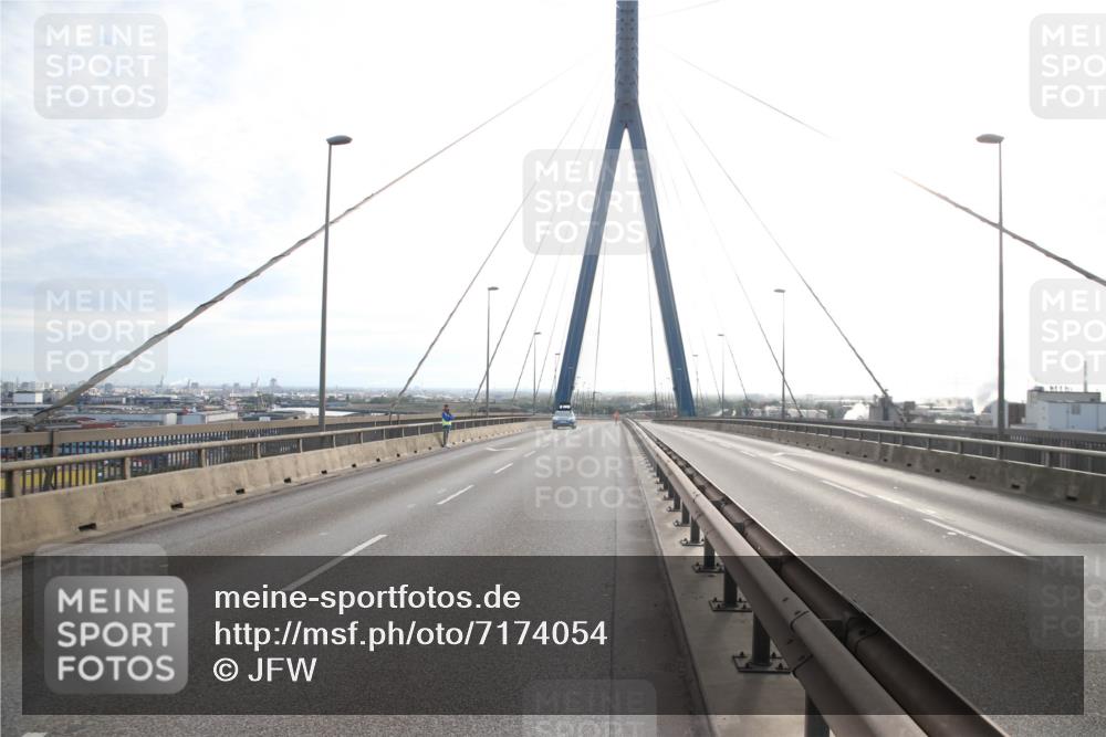 03.10.2024 - Köhlbrandbrückenlauf Jannik Wohlers http://msf.ph/oto/7174054 03.10.2024 09:14:29 Position 1  meine-sportfotos.de