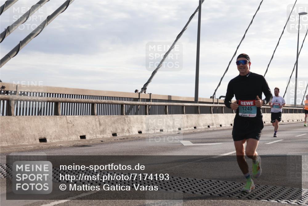 03.10.2024 - Köhlbrandbrückenlauf Matties Gatica Varas http://msf.ph/oto/7174193 03.10.2024 09:22:29 Position 2 1245, 1217 meine-sportfotos.de