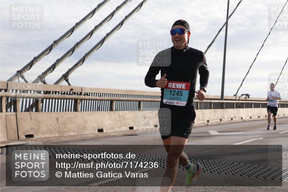 03.10.2024 - Köhlbrandbrückenlauf Matties Gatica Varas http://msf.ph/oto/7174236 03.10.2024 09:22:30 Position 2 1245 meine-sportfotos.de
