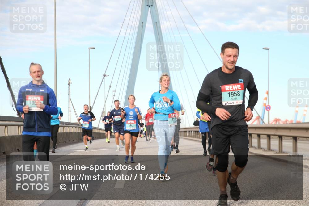 03.10.2024 - Köhlbrandbrückenlauf Jannik Wohlers http://msf.ph/oto/7174255 03.10.2024 09:42:34 Position 2 186, 1303, 2059, 1958, 1427, 1120 meine-sportfotos.de