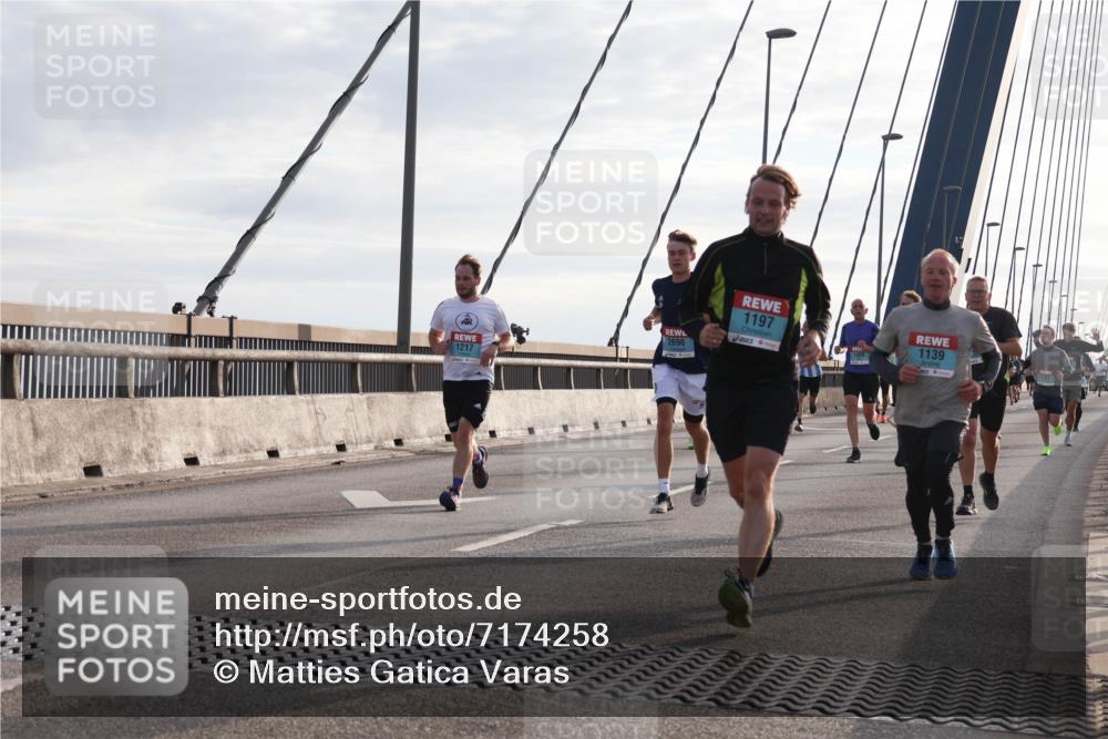 03.10.2024 - Köhlbrandbrückenlauf Matties Gatica Varas http://msf.ph/oto/7174258 03.10.2024 09:22:31 Position 2 1217, 2696, 1197, 1493, 1139 meine-sportfotos.de