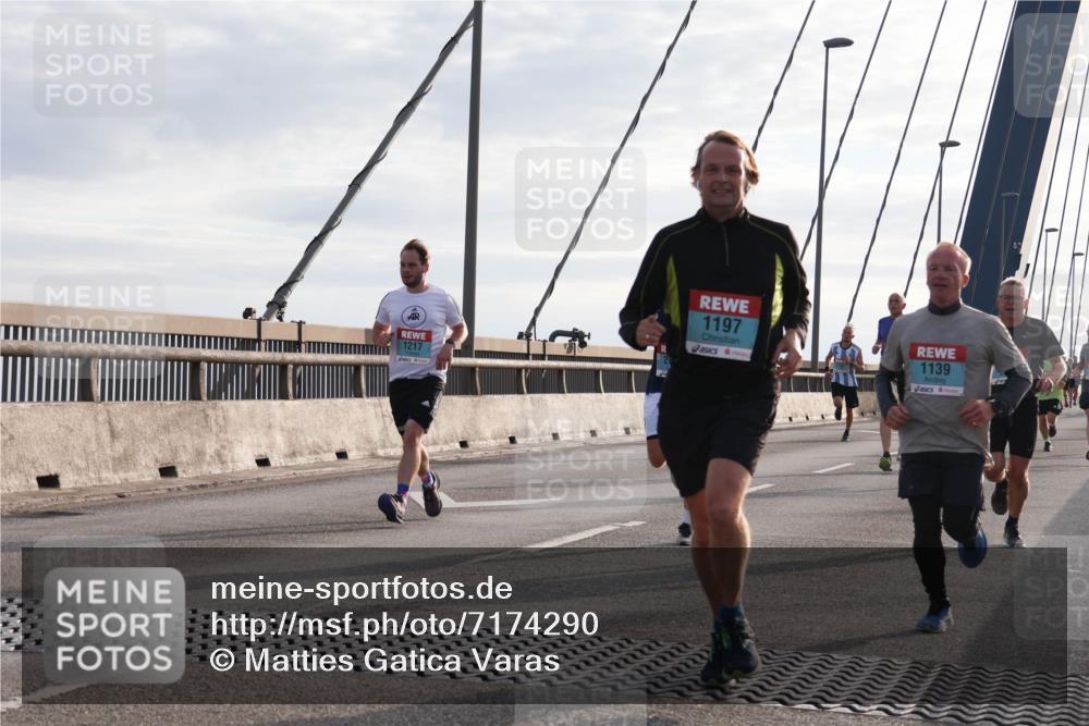 03.10.2024 - Köhlbrandbrückenlauf Matties Gatica Varas http://msf.ph/oto/7174290 03.10.2024 09:22:31 Position 2 1217, 1197, 1139 meine-sportfotos.de