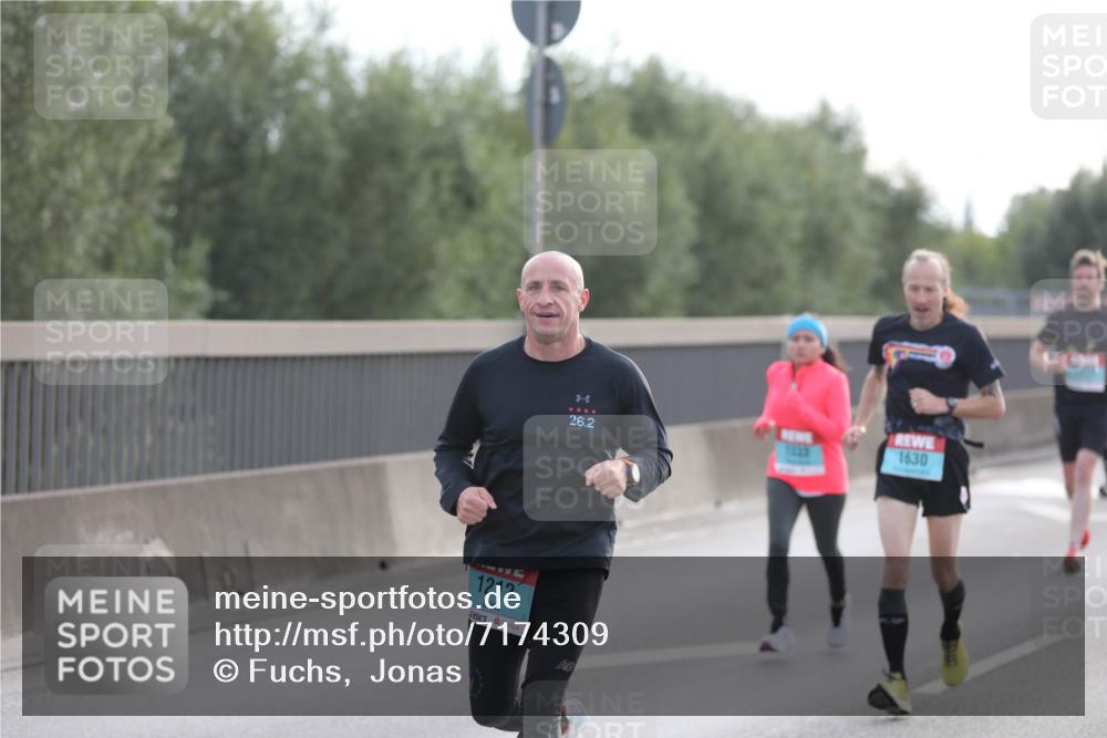 03.10.2024 - Köhlbrandbrückenlauf Fuchs,  Jonas http://msf.ph/oto/7174309 03.10.2024 09:13:21 Position 3 1212, 26, 2, 1630 meine-sportfotos.de