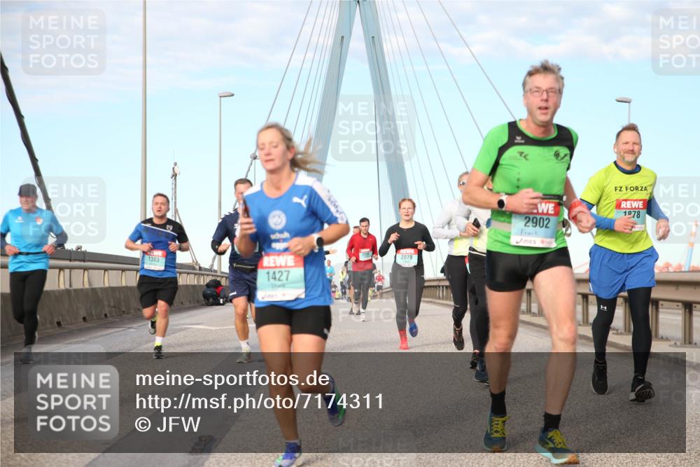 03.10.2024 - Köhlbrandbrückenlauf Jannik Wohlers http://msf.ph/oto/7174311 03.10.2024 09:42:36 Position 2 1303, 1427, 2558, 2079, 2902, 1978 meine-sportfotos.de