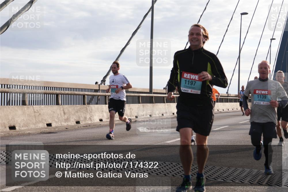 03.10.2024 - Köhlbrandbrückenlauf Matties Gatica Varas http://msf.ph/oto/7174322 03.10.2024 09:22:32 Position 2 1217, 1197, 1139 meine-sportfotos.de