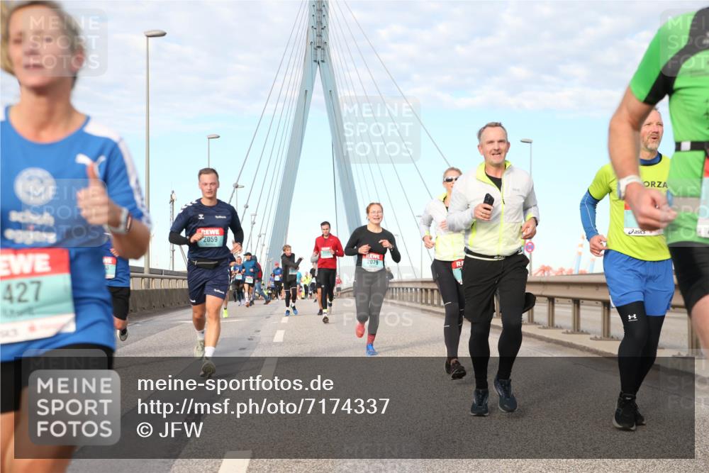 03.10.2024 - Köhlbrandbrückenlauf Jannik Wohlers http://msf.ph/oto/7174337 03.10.2024 09:42:37 Position 2 427, 2059, 2079 meine-sportfotos.de