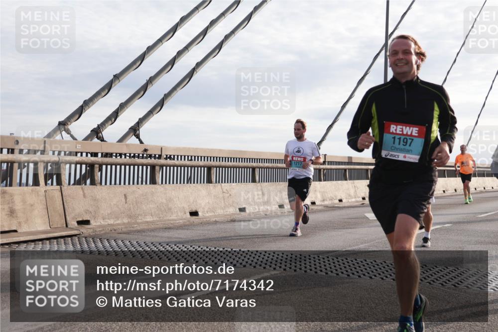 03.10.2024 - Köhlbrandbrückenlauf Matties Gatica Varas http://msf.ph/oto/7174342 03.10.2024 09:22:32 Position 2 1217, 1197 meine-sportfotos.de
