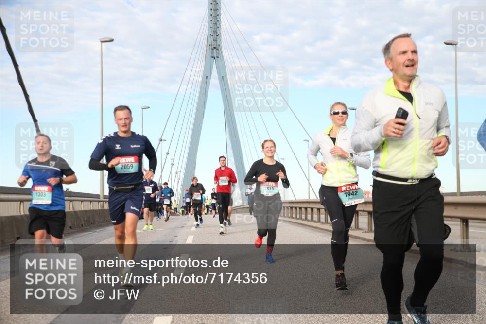 03.10.2024 - Köhlbrandbrückenlauf Jannik Wohlers http://msf.ph/oto/7174356 03.10.2024 09:42:38 Position 2 1303, 2059, 2079, 1942 meine-sportfotos.de