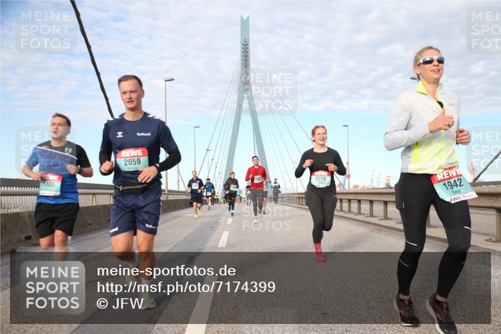 03.10.2024 - Köhlbrandbrückenlauf Jannik Wohlers http://msf.ph/oto/7174399 03.10.2024 09:42:39 Position 2 1303, 2059, 2079, 1942 meine-sportfotos.de