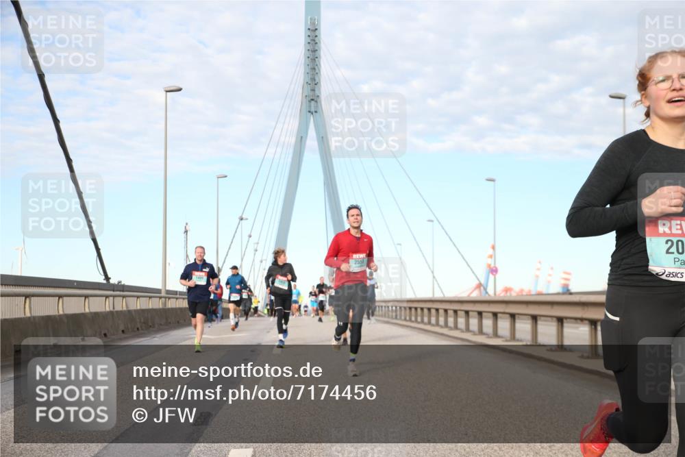 03.10.2024 - Köhlbrandbrückenlauf Jannik Wohlers http://msf.ph/oto/7174456 03.10.2024 09:42:40 Position 2 20 meine-sportfotos.de