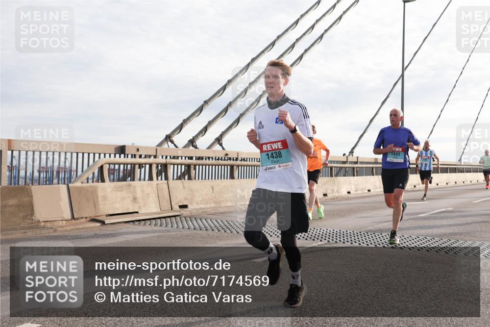 03.10.2024 - Köhlbrandbrückenlauf Matties Gatica Varas http://msf.ph/oto/7174569 03.10.2024 09:22:36 Position 2 1438, 1493 meine-sportfotos.de