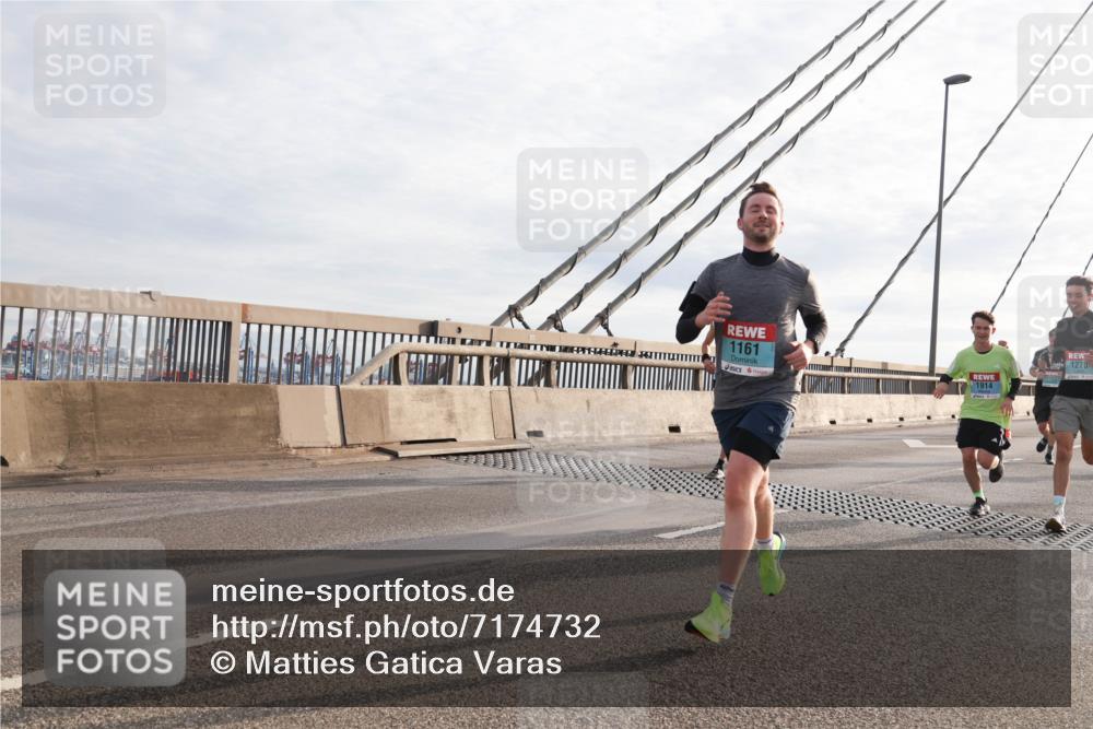 03.10.2024 - Köhlbrandbrückenlauf Matties Gatica Varas http://msf.ph/oto/7174732 03.10.2024 09:22:39 Position 2 1161, 1270, 1914 meine-sportfotos.de