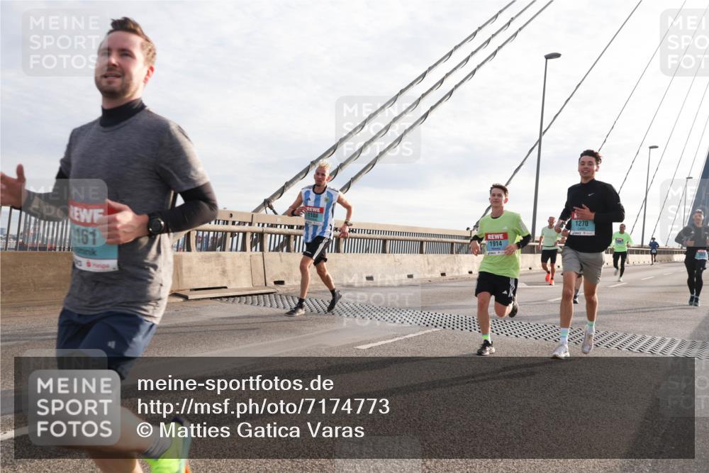 03.10.2024 - Köhlbrandbrückenlauf Matties Gatica Varas http://msf.ph/oto/7174773 03.10.2024 09:22:39 Position 2 1161, 1108, 1914, 1270 meine-sportfotos.de