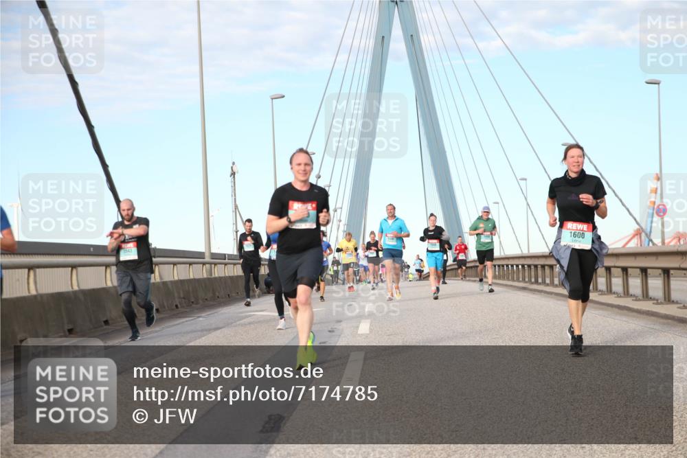 03.10.2024 - Köhlbrandbrückenlauf Jannik Wohlers http://msf.ph/oto/7174785 03.10.2024 09:42:48 Position 2 3543, 1848, 1600 meine-sportfotos.de
